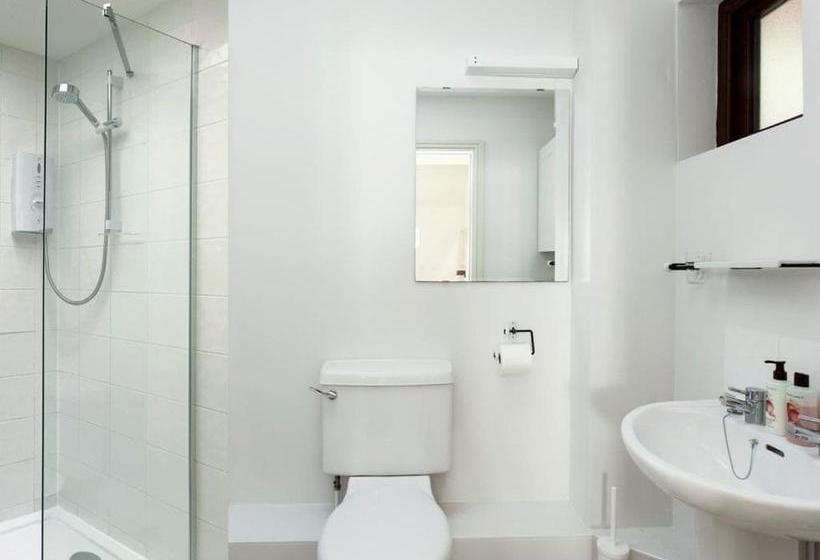 Отель Ships Mews