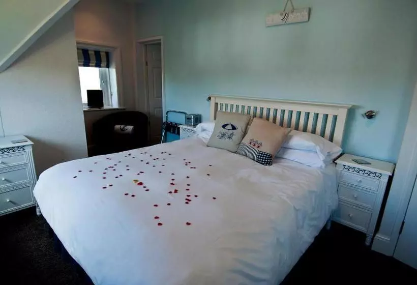 Hotelli The Red House Guest House