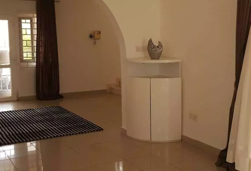 هتل The Villa 9 At Seaview Estate