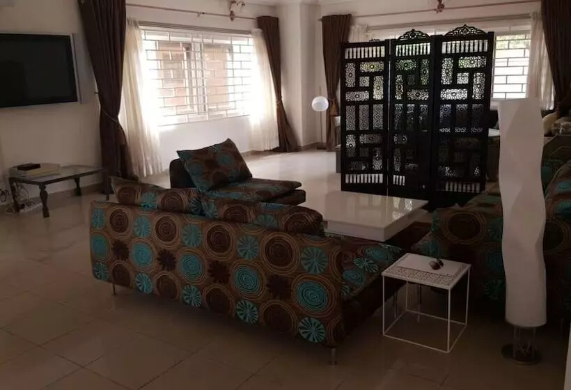 هتل The Villa 9 At Seaview Estate