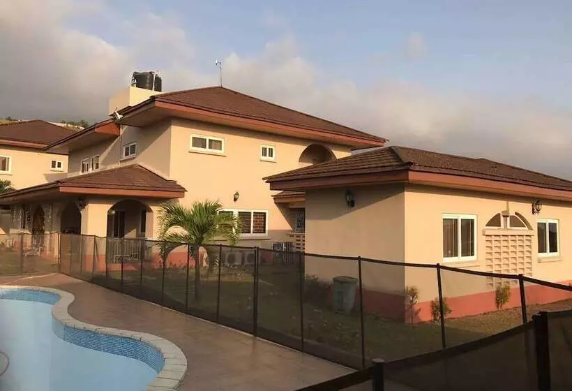 هتل The Villa 9 At Seaview Estate