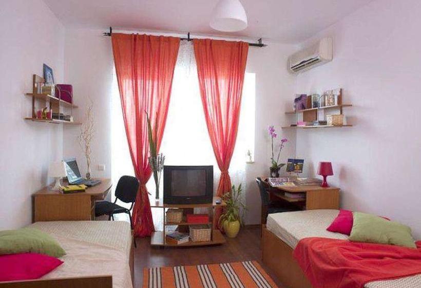 هتل West Gate Studios