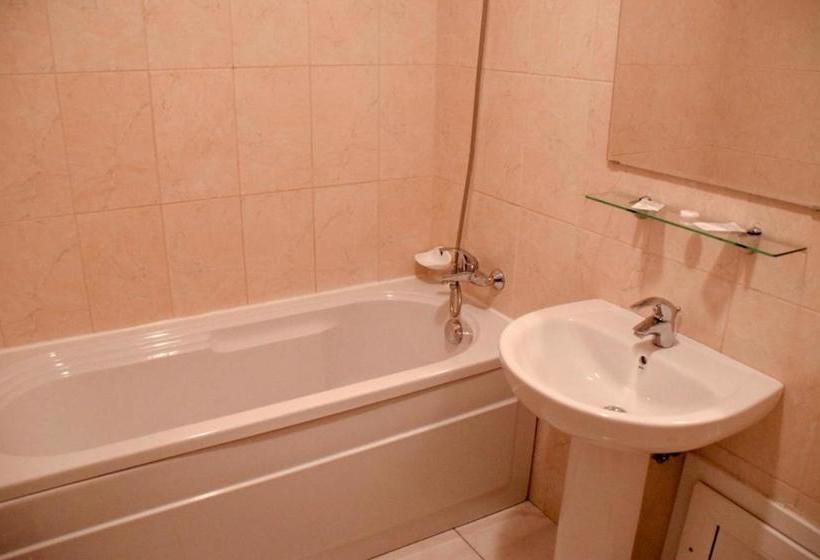 هتل West Gate Studios