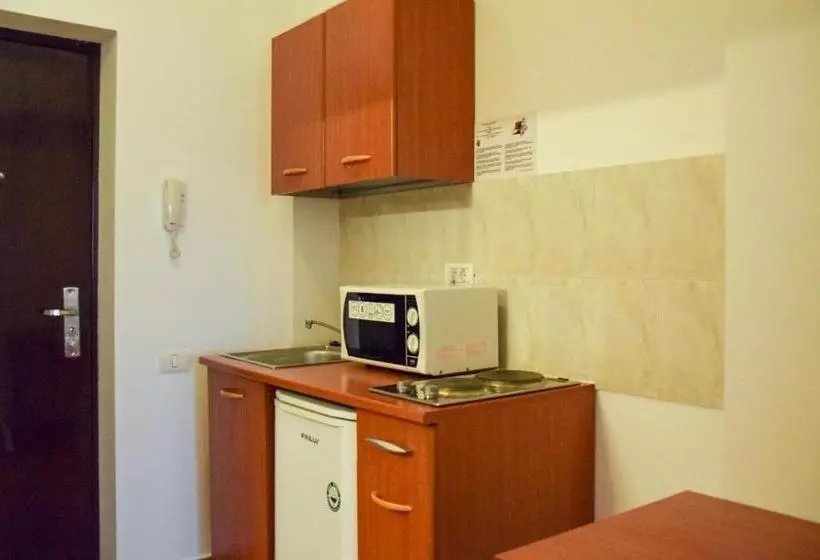 Hotel West Gate Studios