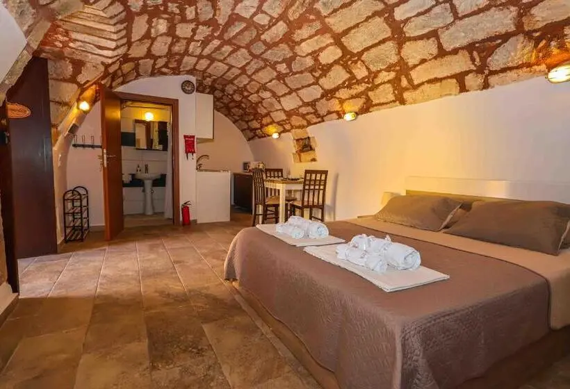 Sternesvillage, Lower Ground Floor
