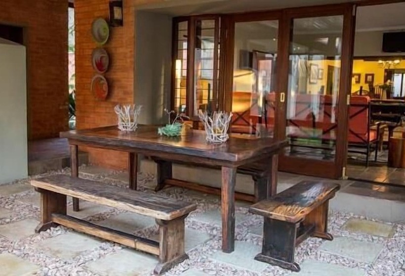 Отель 37 On Charles