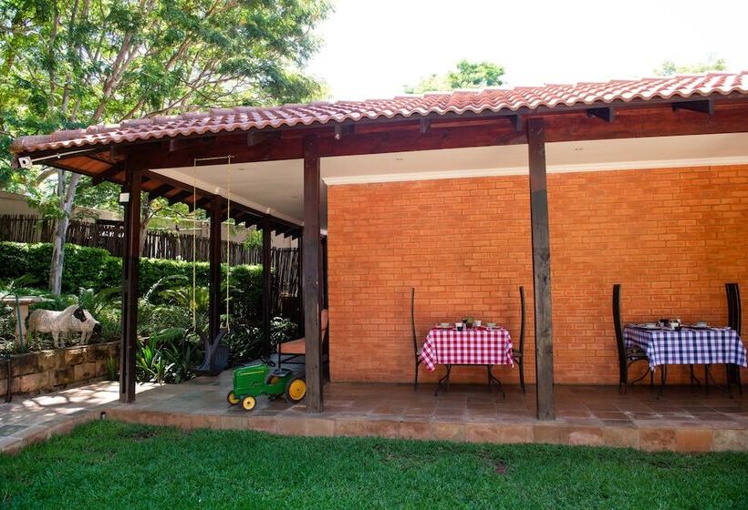 Отель 37 On Charles