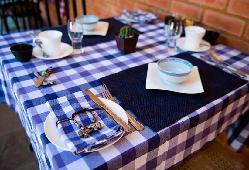 Отель 37 On Charles