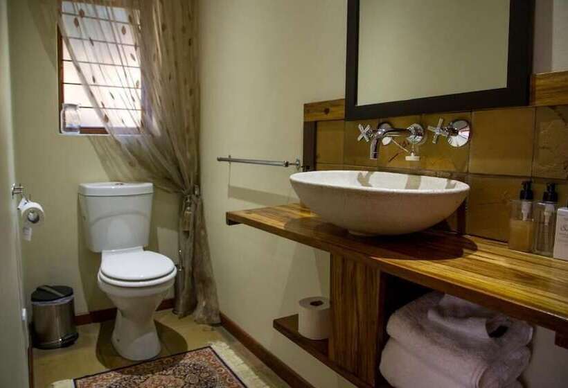 Отель 37 On Charles