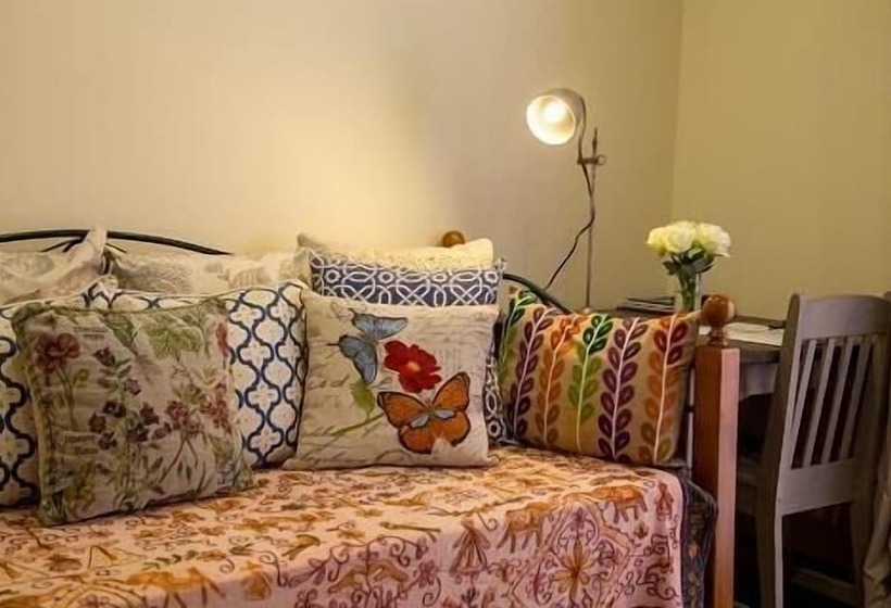 Отель 37 On Charles