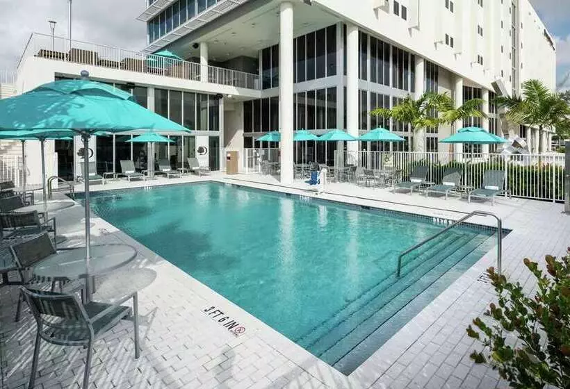 Hotelli Doubletree By Hilton Miami   Doral, Fl