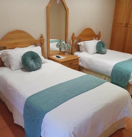 فندق Emoyeni Guest House