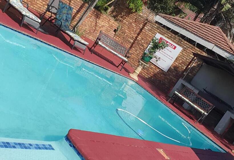 فندق Emoyeni Guest House