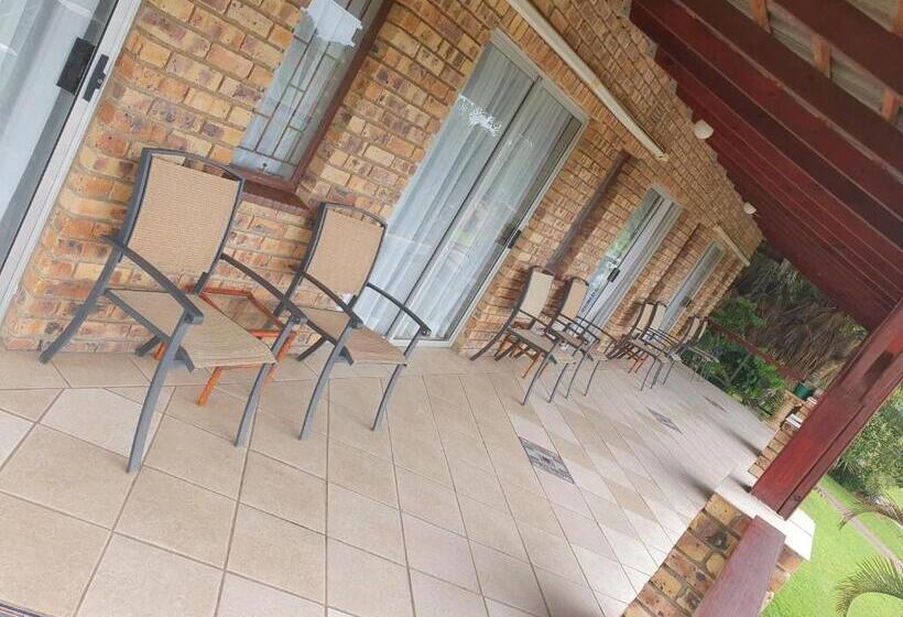 فندق Emoyeni Guest House