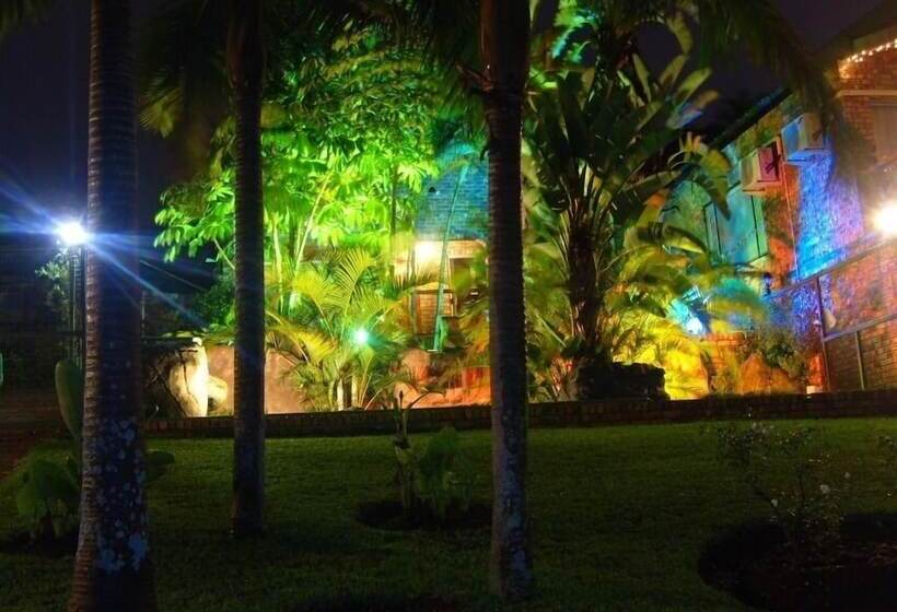 فندق Emoyeni Guest House