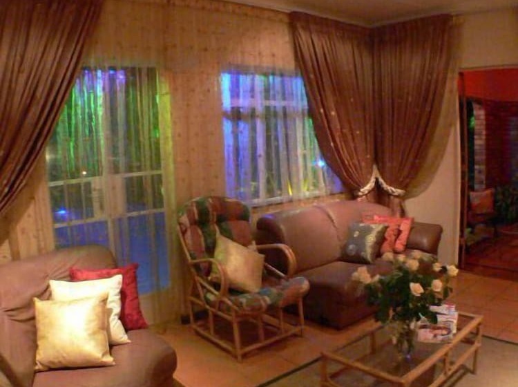 فندق Emoyeni Guest House