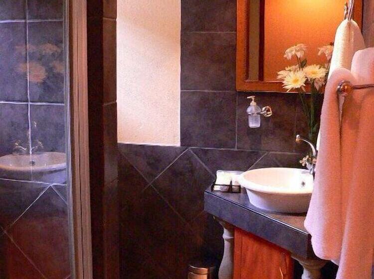 فندق Emoyeni Guest House