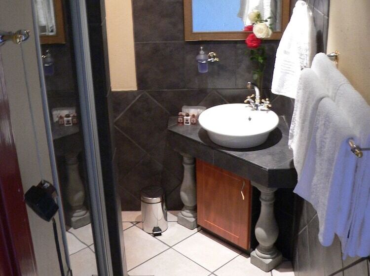 فندق Emoyeni Guest House