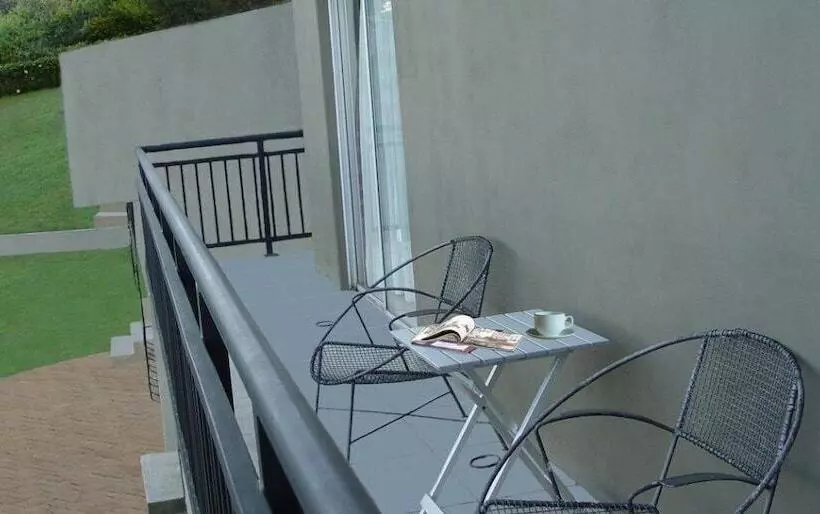 هتل Esther's Lodge