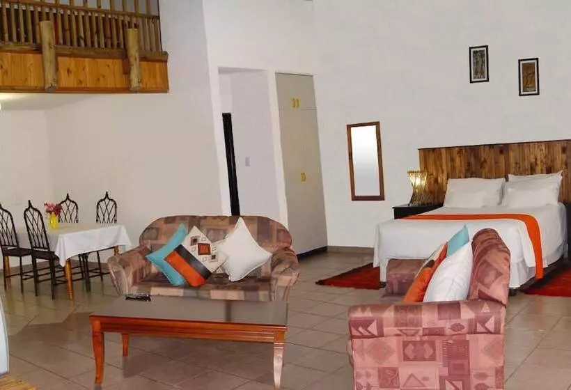 هتل Esther's Lodge