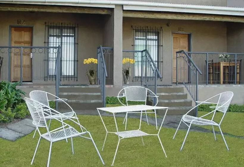 هتل Esther's Lodge