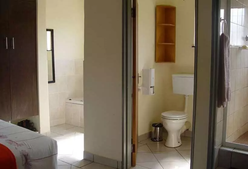 هتل Esther's Lodge