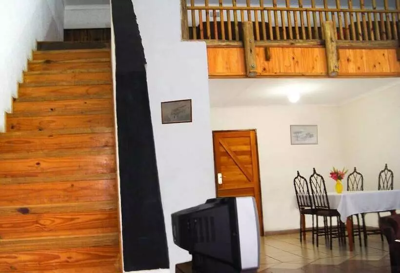 هتل Esther's Lodge