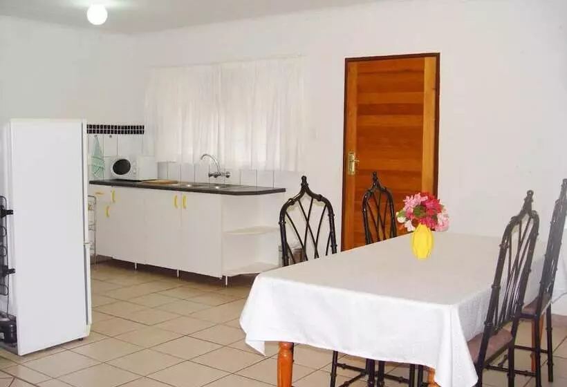 هتل Esther's Lodge
