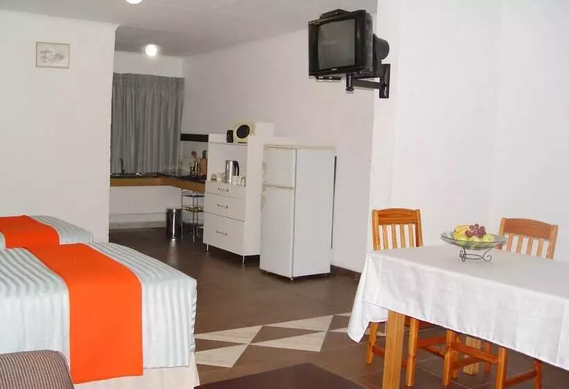 هتل Esther's Lodge