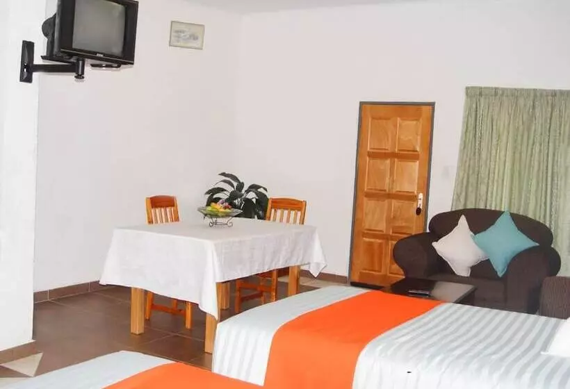 هتل Esther's Lodge