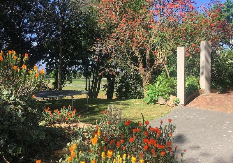 هتل Nuwerus Lodge Paarl