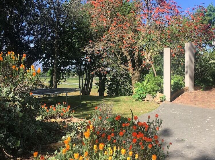 هتل Nuwerus Lodge Paarl