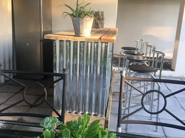 هتل Nuwerus Lodge Paarl