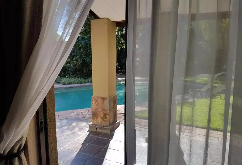 Hotelli Santai Guesthouse