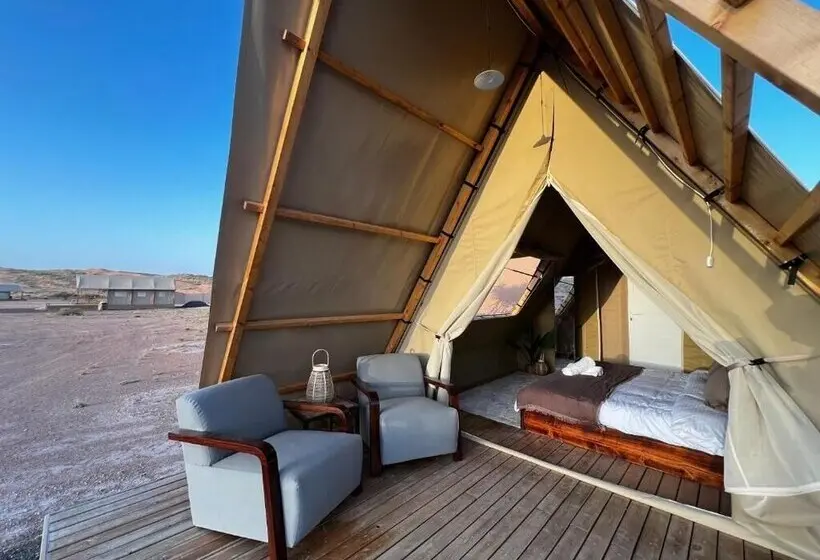 استراحتگاه Adventurer Camp