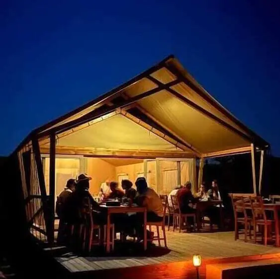 استراحتگاه Adventurer Camp