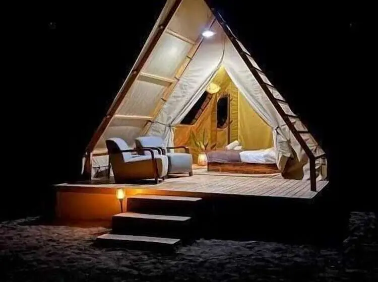 استراحتگاه Adventurer Camp