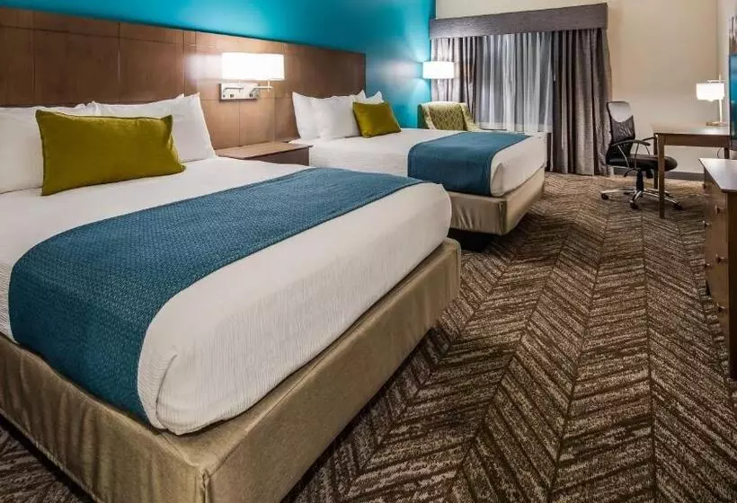 Best Western Plus Bolivar Hotel & Suites