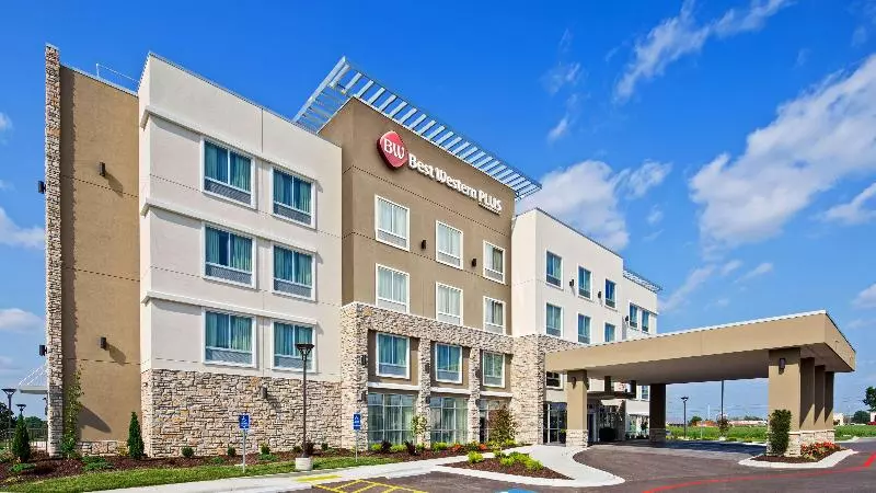 Best Western Plus Bolivar Hotel & Suites