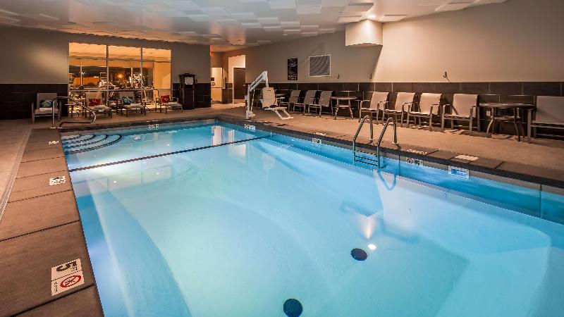 Best Western Plus Bolivar Hotel & Suites