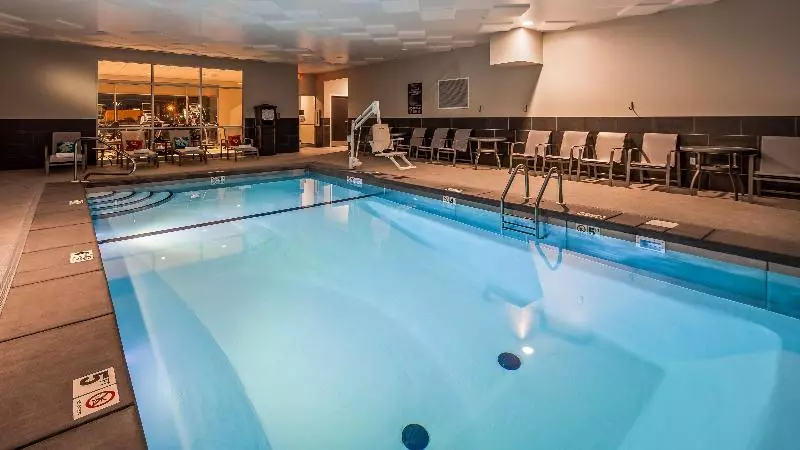 Best Western Plus Bolivar Hotel & Suites