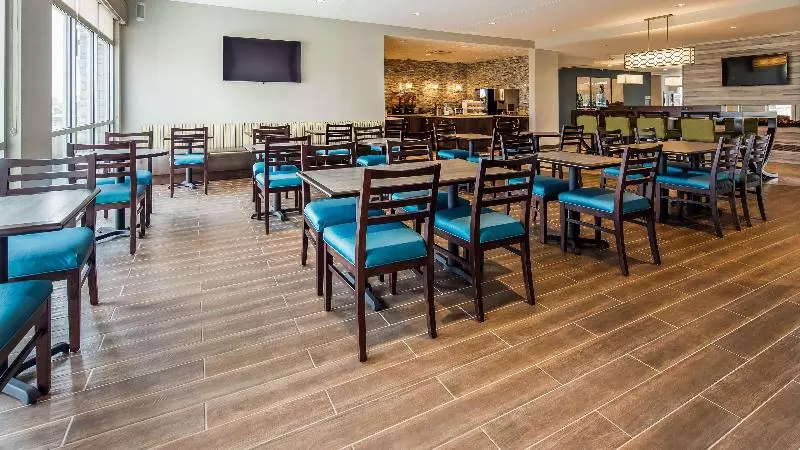 Best Western Plus Bolivar Hotel & Suites