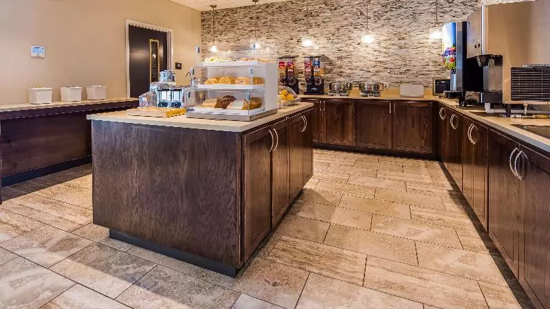 Best Western Plus Bolivar Hotel & Suites