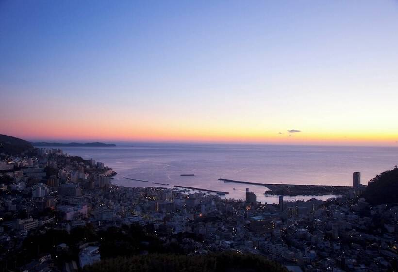 Отель Hoshino Resorts Risonare Atami