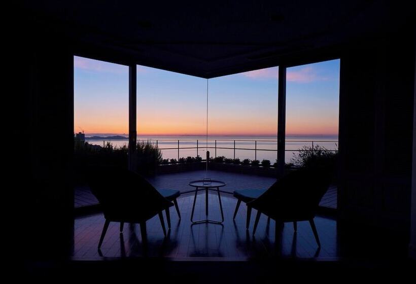 Отель Hoshino Resorts Risonare Atami