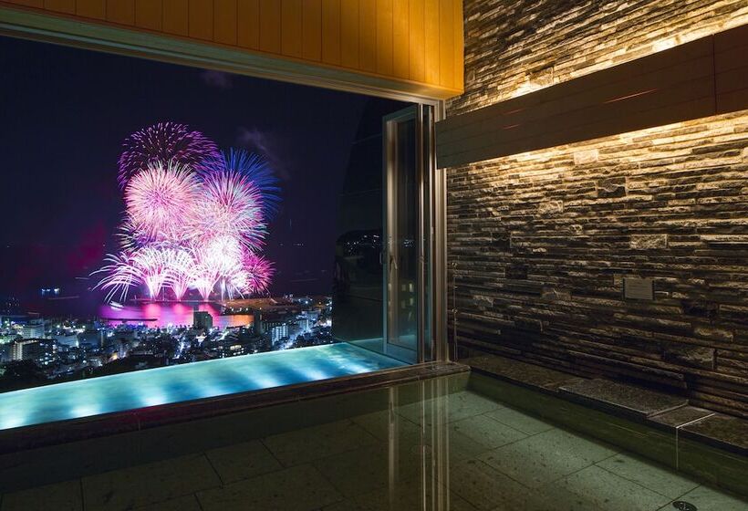 Отель Hoshino Resorts Risonare Atami