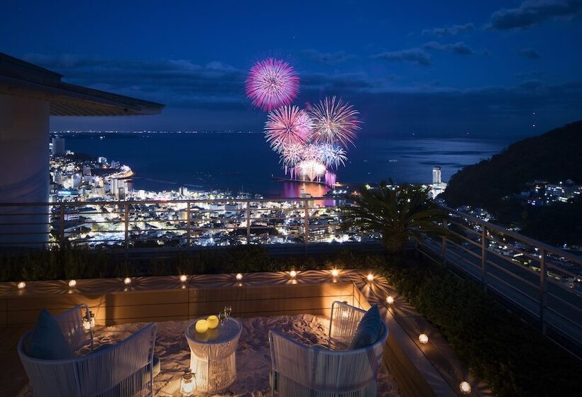 Отель Hoshino Resorts Risonare Atami