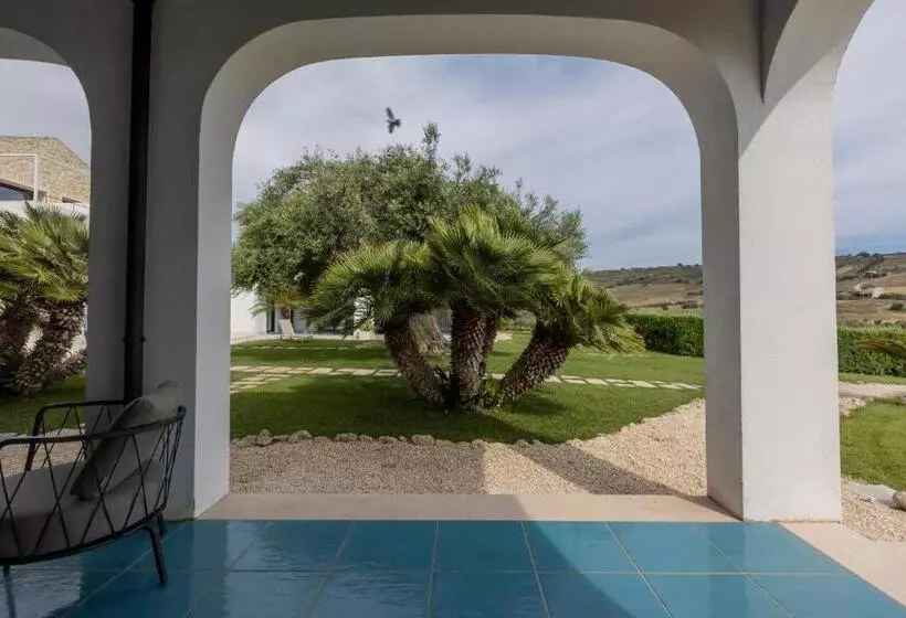 هتل روستایی Borgo Giallonardo Wine Relais