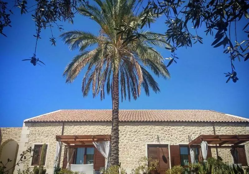 هتل روستایی Borgo Giallonardo Wine Relais