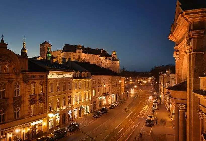 هتل Stradonia Serviced Apartments